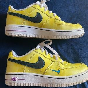 Kids yellow Air Force ones